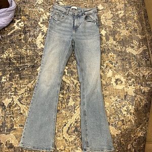 H & M High Rise Light Wash Jean sz 4